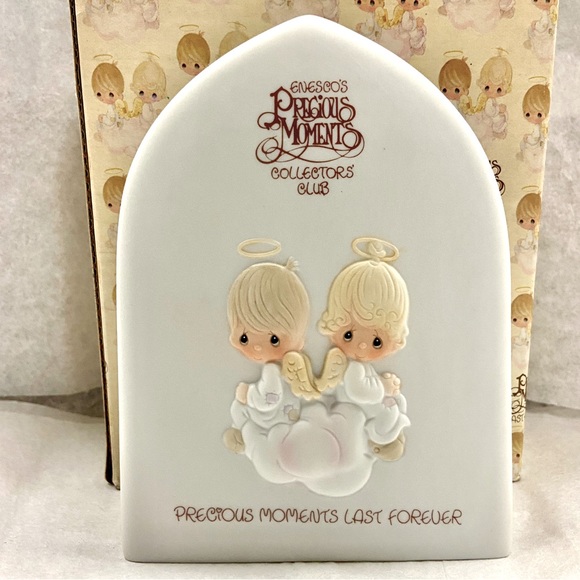 Precious Moments 1981 Charter Member - Picture 1 of 3